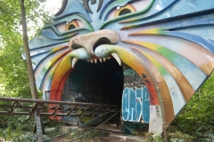 Der Spreeblitz fährt in eine Höhle