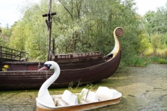 Schwanenboot und Piratenschiff